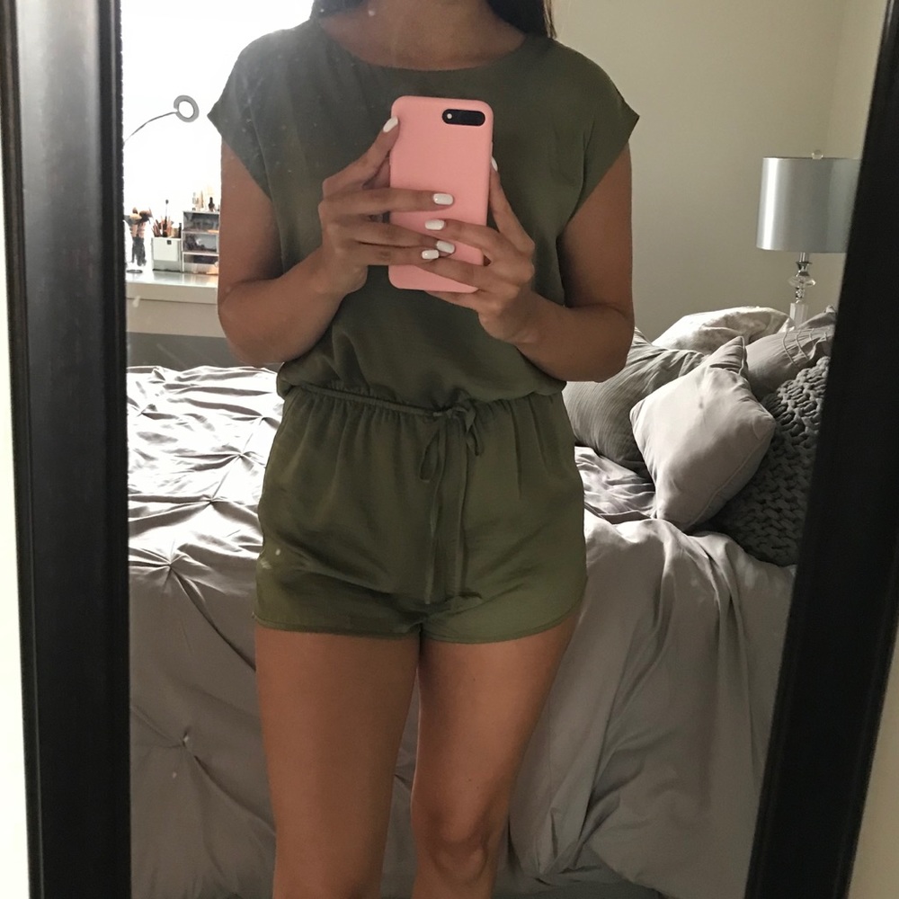 Olive green romper NWOT